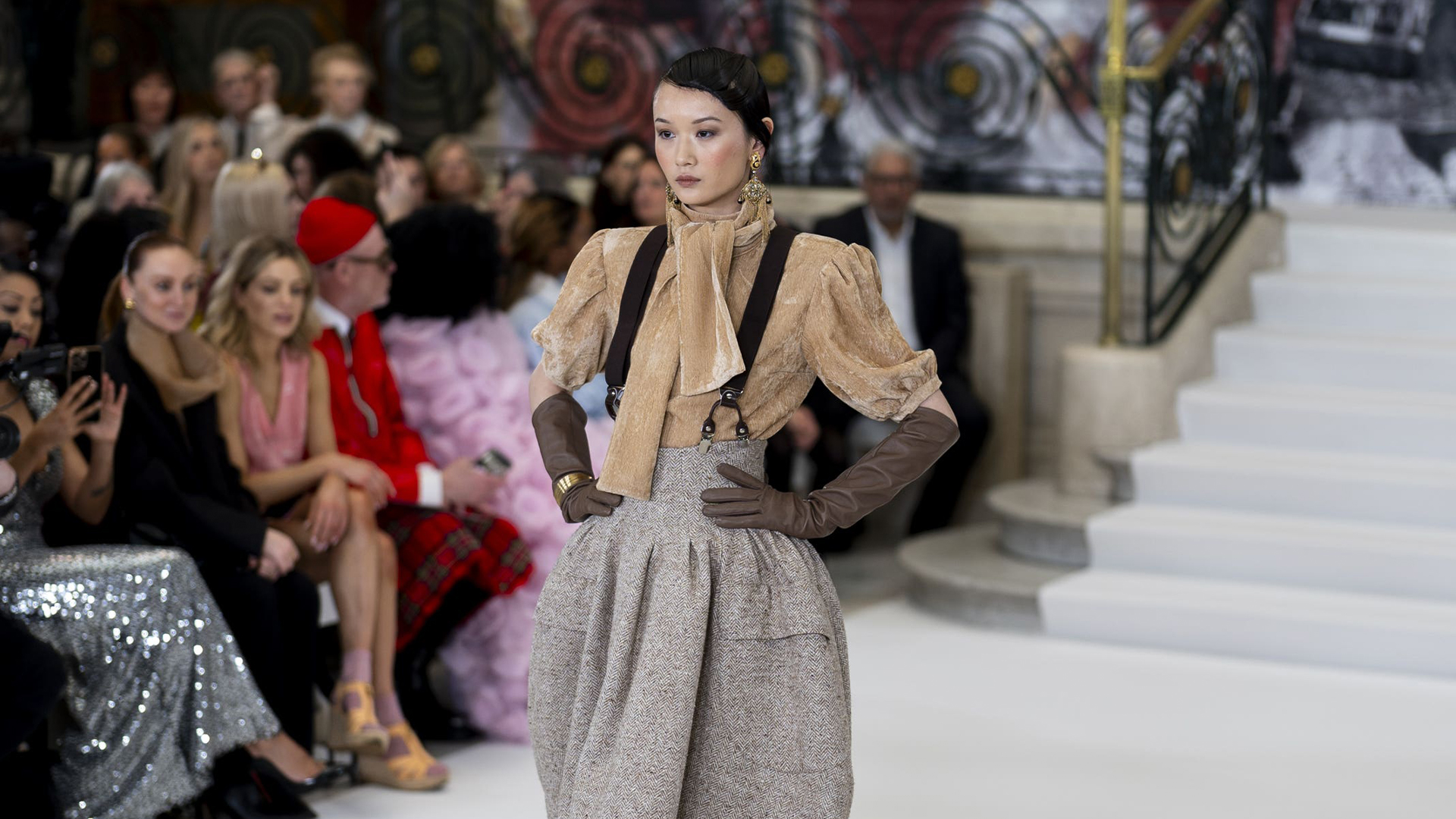 1740388085_LFW-AW25-Paul-Costelloe-showcases-Eighties-countryside-glamour-with-his.jpg LFW AW25: Paul Costelloe showcases Eighties countryside glamour with his equestrian-inspired show