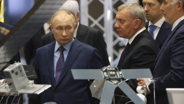After-Putin-sacked-Russias-space-chief-the-rumor-mill-is.jpg After Putin sacked Russia’s space chief, the rumor mill is running red-hot
