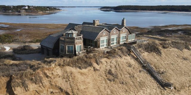 Another-House-on-a-Cliff-Is-About-to-Fall-Into.jpeg Another House on a Cliff Is About to Fall Into the Sea Due to Erosion