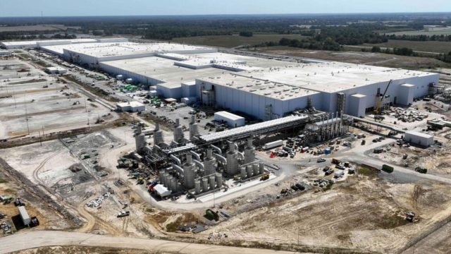 EV-battery-manufacturing-capacity-will-rise-when-10-plants-come.jpg An aerial view of a battery manufacturing plant in Tennessee.