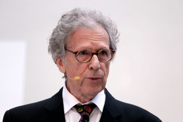 Galerie-Thomas-investigated-for-suspected-fraud-breach-of-trust.jpg An old man in glasses and a suit.