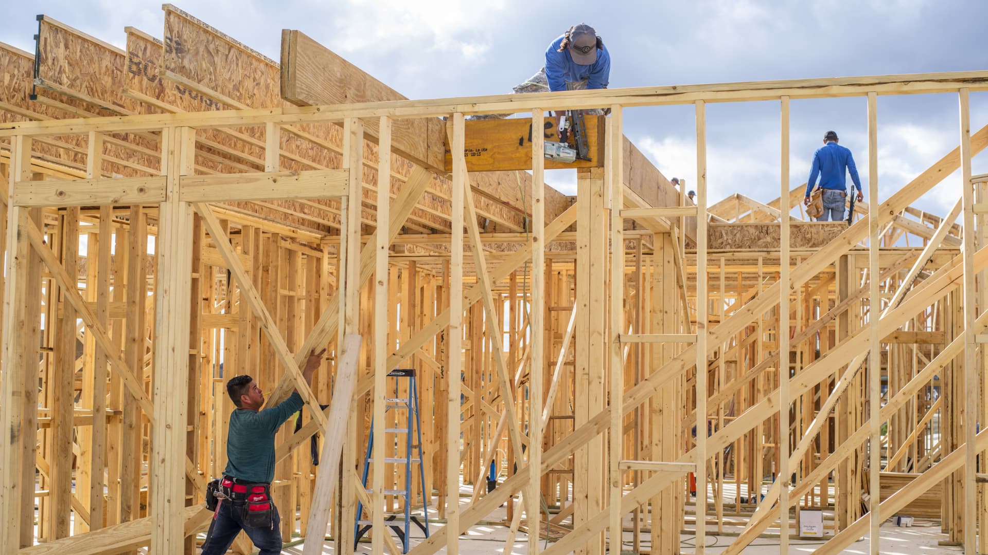 Homebuilder-sentiment-falls-in-February-amid-tariff-worries.jpeg Homebuilder sentiment falls in February amid tariff worries