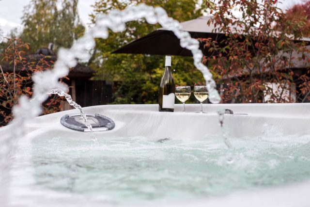 Hot-Tub-the-first-native-iPhone-porn-app-arrives-in.jpg hot tub