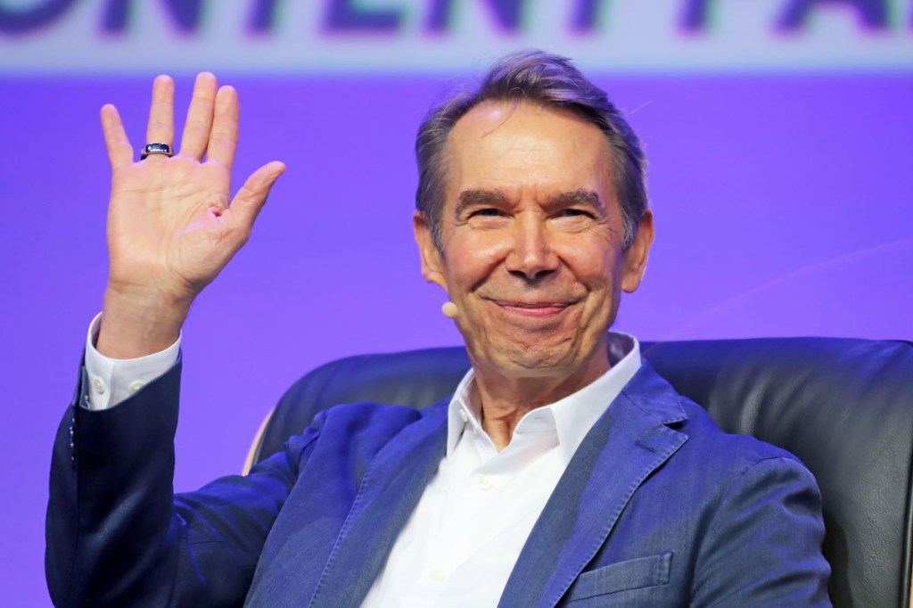 Judge-Throws-Out-Copyright-Lawsuit-Against-Jeff-Koons.jpg Judge Throws Out Copyright Lawsuit Against Jeff Koons
