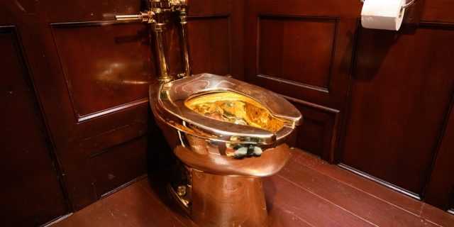 Maurizio-Cattelans-Gold-Toilet-Was-Stolen-in-Just-5-Minutes.jpg Maurizio Cattelan’s Gold Toilet Was Stolen in Just 5 Minutes