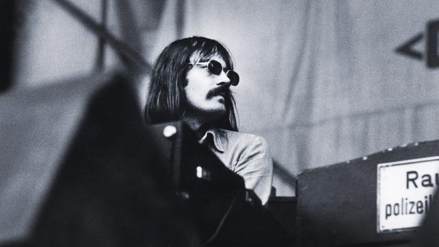 Mike-Ratledge-Keyboardist-in-Soft-Machine-Dies-at-81.jpg Mike Ratledge, Keyboardist in Soft Machine, Dies at 81