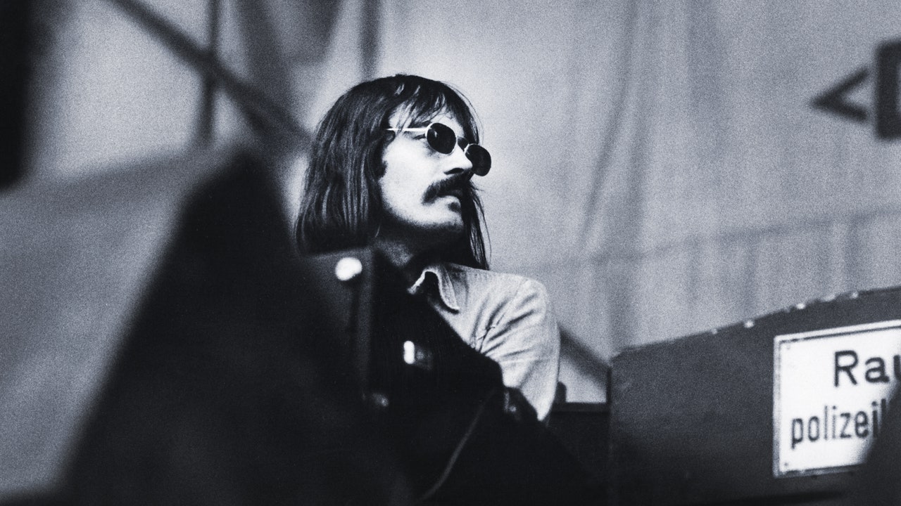 Mike-Ratledge-Keyboardist-in-Soft-Machine-Dies-at-81.jpg Mike Ratledge, Keyboardist in Soft Machine, Dies at 81