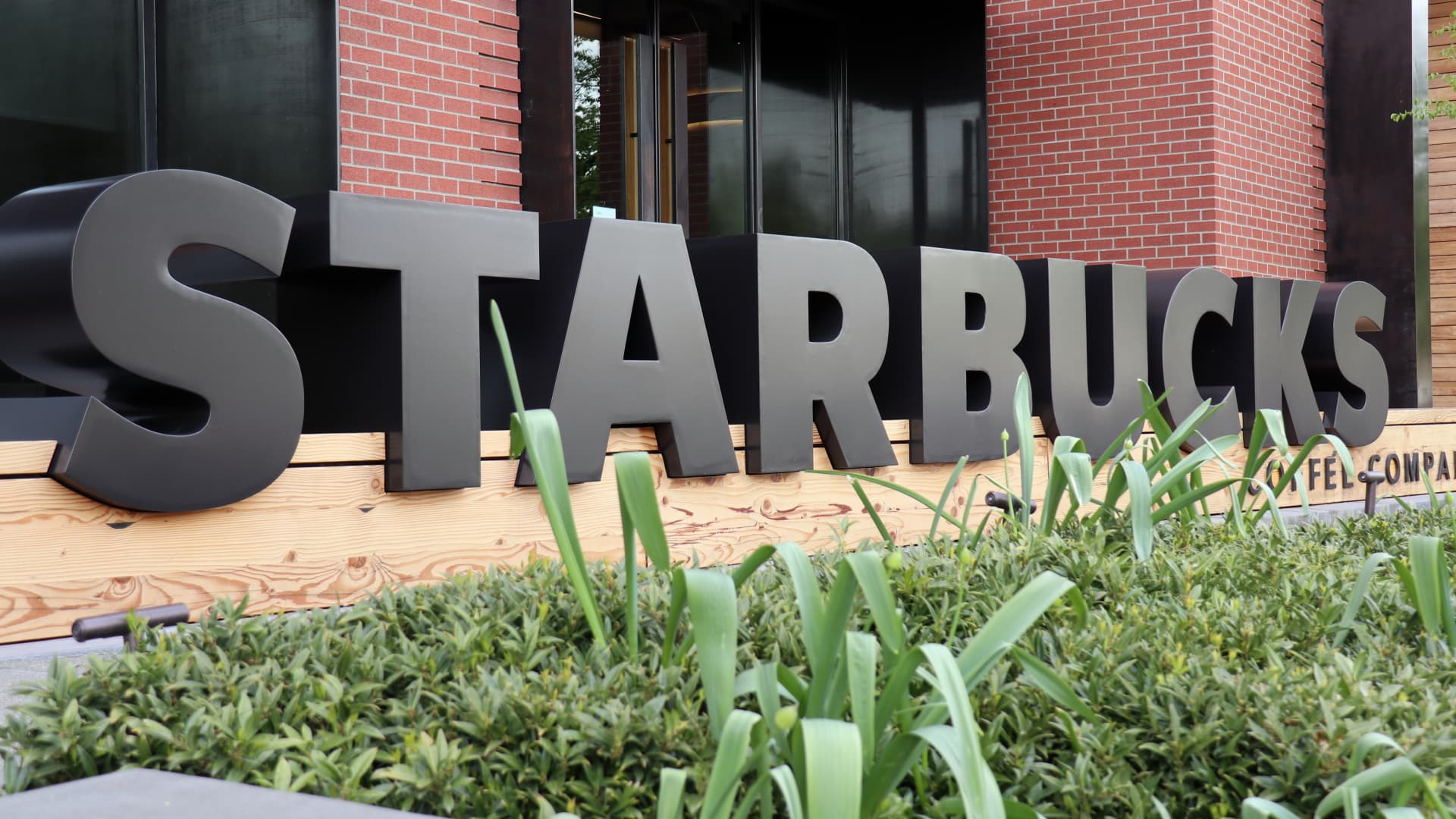 Starbucks-to-lay-off-1100-corporate-workers.jpeg Starbucks to lay off 1,100 corporate workers