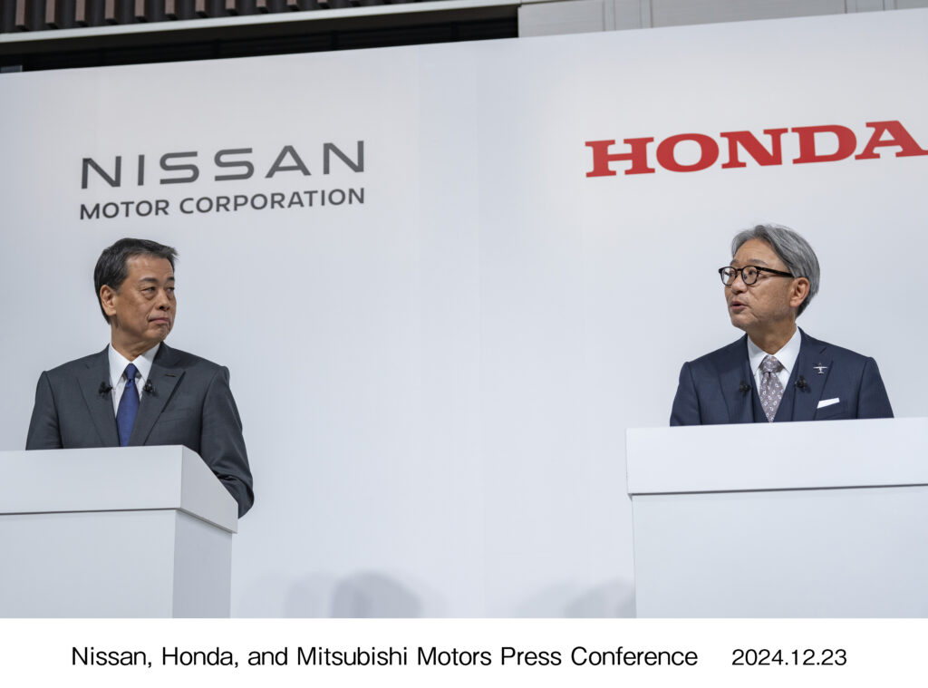 The-Honda-Nissan-merger-is-dead.jpg Two Japanese men in business suits stand at podiums.