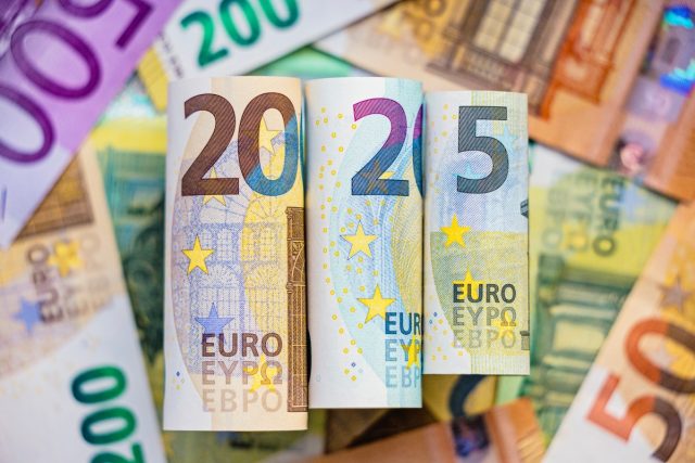 Thoma-Bravo-raises-E18B-for-its-first-European-fund.jpg Euro notes