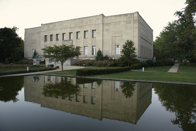 Three-Suspects-Of-Multi-State-Art-Heist-Found-Guilty.jpeg A front view of the Everhart Museum in Scranton, PA, including its reflecting pool, where two of the crime ring's thefts took place.