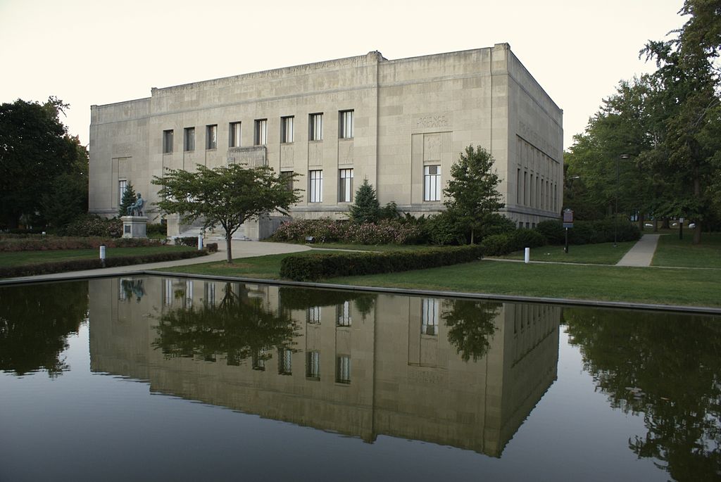 Three-Suspects-Of-Multi-State-Art-Heist-Found-Guilty.jpeg A front view of the Everhart Museum in Scranton, PA, including its reflecting pool, where two of the crime ring's thefts took place.