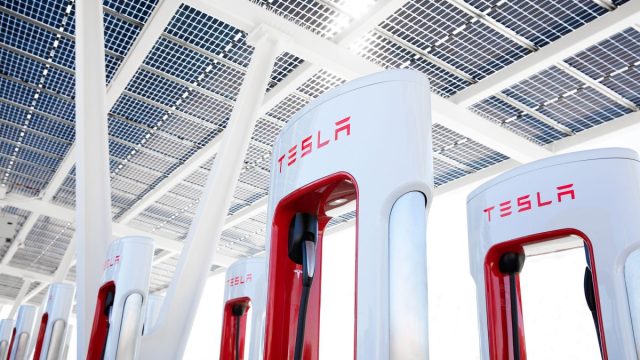 Trump-admin-freezes-EV-charging-program-that-gave-Tesla-millions.jpeg Tesla-Supercharger-EV