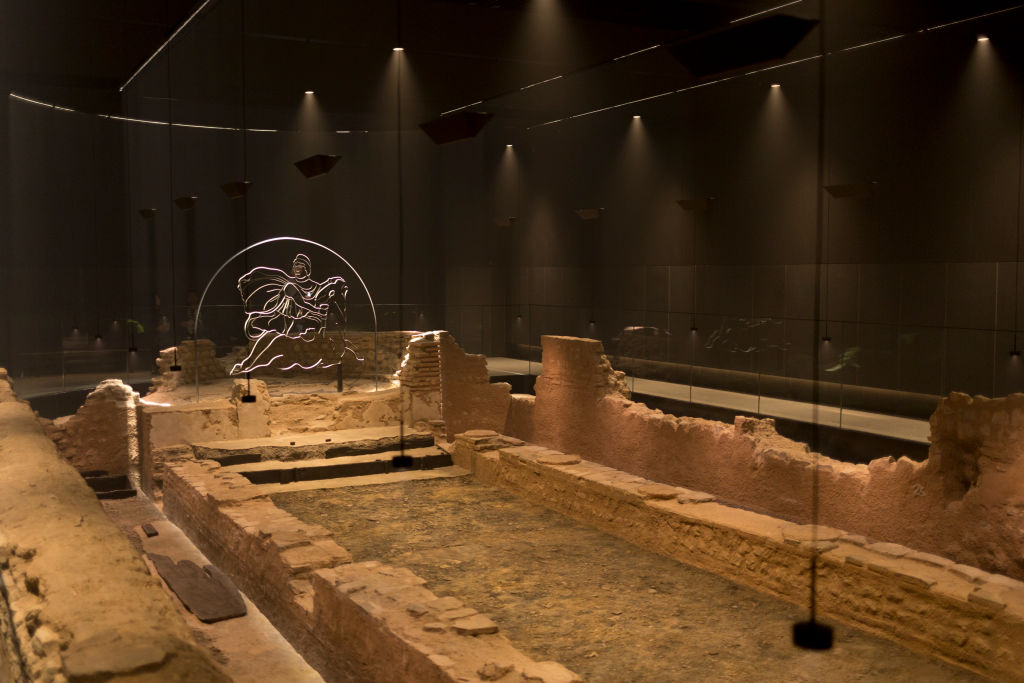 Bloomberg-Donates-14000-Artifacts-and-20-M-to-London-Museum.jpg Reconstructed mid-3rd century CE Roman Mithraeum beneath Bloomberg's European headquarters, 2017, London, England.