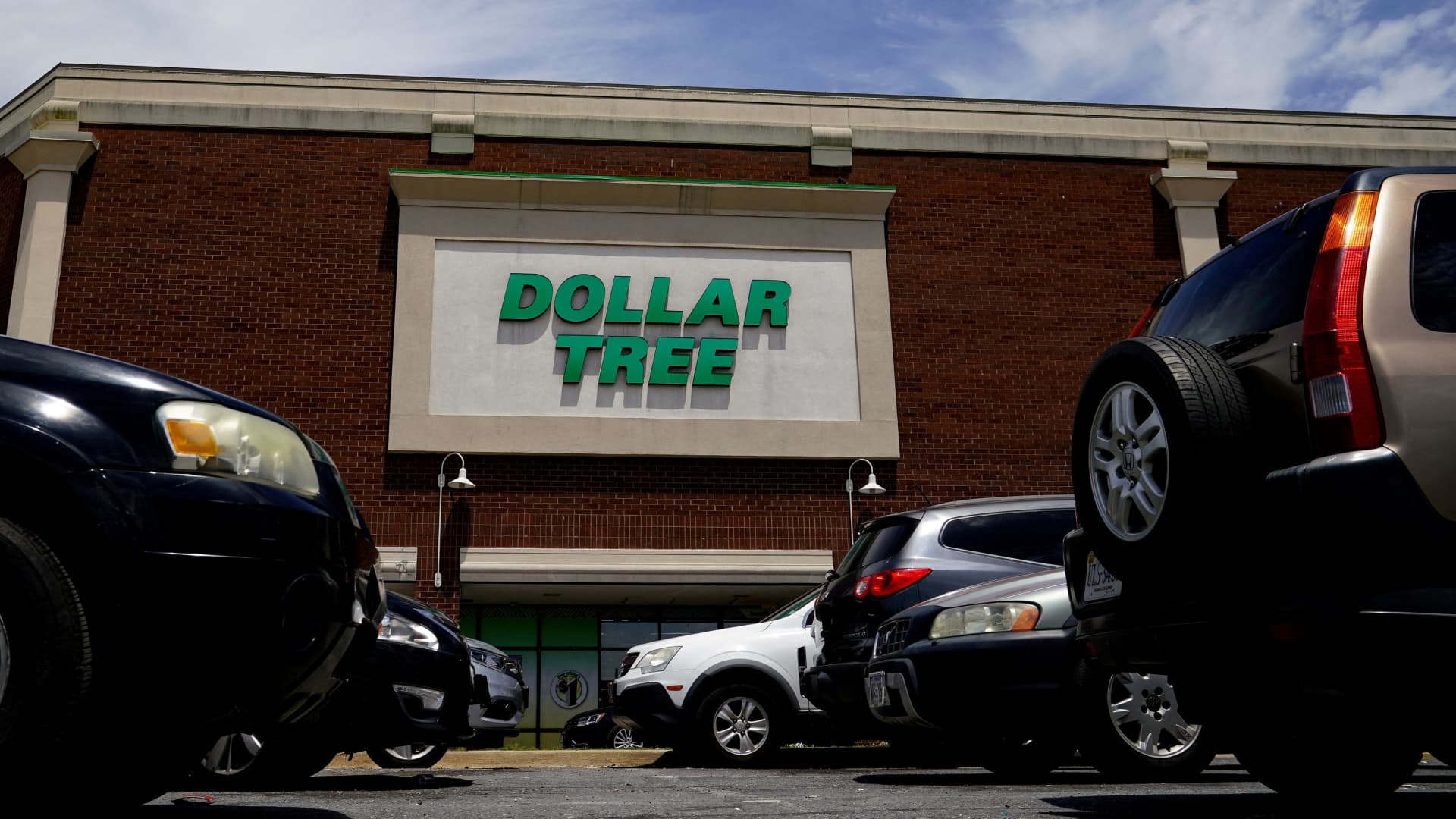 Dollar-Tree-discusses-Family-Dollar-sale-earnings-and-tariffs.jpeg Dollar Tree discusses Family Dollar sale, earnings and tariffs