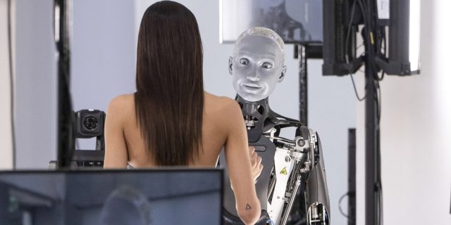Giuseppe-di-Morabito-Put-A-Robot-On-The-Runway-For.jpg Giuseppe di Morabito Put A Robot On The Runway For FW25