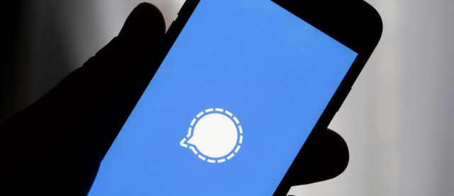 Signal-downloads-spike-in-the-US-and-Yemen-amid-government.png Signal app depicted on smartphone screen