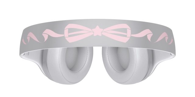 The-Sandy-Liang-x-Beats-Headphones-Have-a-Bow-on.jpg The Sandy Liang x Beats Headphones Have a Bow on Top