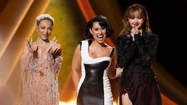 Watch Blackpink’s Lisa, Doja Cat, and Raye Perform James Bond Tribute at 2025 Oscars