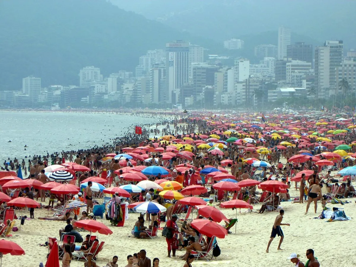 Brazil-to-Reintroduce-Visa-Requirement-for-US-Visitors.jpg A beach in Rio de Janeiro