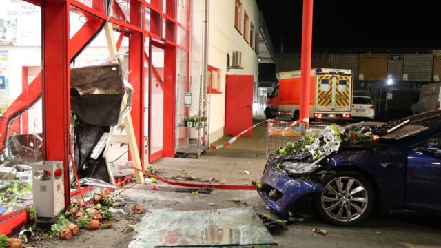 Car-safety-experts-at-NHTSA-which-regulates-Tesla-axed-by.jpg A Tesla that crashed into a hardware store