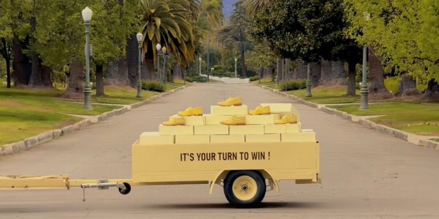 Flowers-Bananas-and-La-Bateau-Timberlands-Jacquemus-Is-Opening-an.jpg Flowers, Bananas, and "La Bateau" Timberlands: Jacquemus Is Opening an LA Market