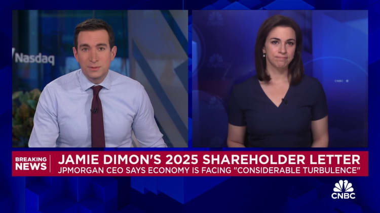Jamie-Dimon-says-Trump-tariffs-will-boost-inflation-slow-US.jpg JPMorgan CEO Jamie Dimon: Trump tariffs will boost inflation, slow an already weakening U.S. economy