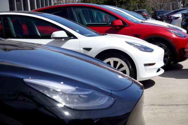 Tesla-used-car-listings-skyrocketed-in-March.jpg Tesla cars sit in a dealership lot