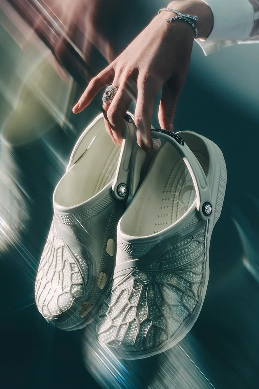 Best Sneaker Releases May 2025 Week 1 Nike A’One “Pink A’ura”  Swarovski x Crocs Classic Clog & Bae Clog  .SWOOSH x Nike Air Force 1 Low “Dirty Triple White” & “Triple Triple Black”  New Balance ABZORB 2010 “Vintage Khaki”  MM6 Maison Margiela x Salomon Spectur 2 & XT-4 Mule Willy Chavarria x adidas Jabbar Dress Low  sacai x Nike Zegamadome  thisisneverthat x New Balance Made in UK 991v2  Nike SB Dunk Low “Rodeo”  Air Jordan 1 High OG “UNC Reimagined”
