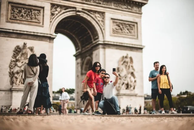 1747840865_How-Chinese-Tourists-Are-Traveling-Differently-This-Labor-Day-Break.jpg Chinese tourist
