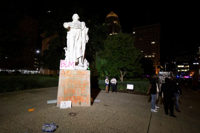 Art Historian Protests Restoration of Monument Graffitied in 2020
