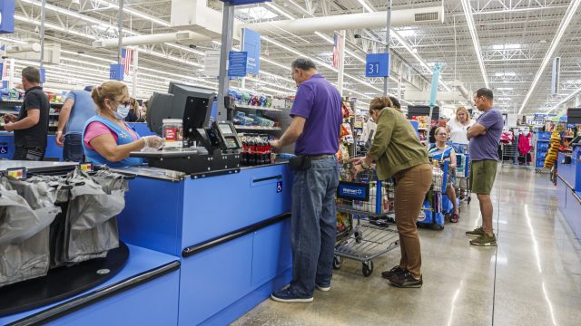 Hispanic-shoppers-are-spending-less-on-groceries-pressuring-companies.jpeg Hispanic shoppers are spending less on groceries, pressuring companies