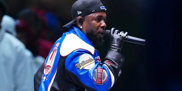 Kendrick-Lamar-Is-First-Rapper-To-Earn-9M-USD-From.jpg Kendrick Lamar Is First Rapper To Earn $9M USD From One Concert