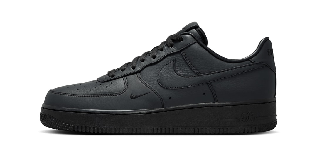 SWOOSH-Nike-Air-Force-1-Low-Triple-Black-HJ9348-001.jpg .SWOOSH Nike Air Force 1 Low Triple Black HJ9348-001