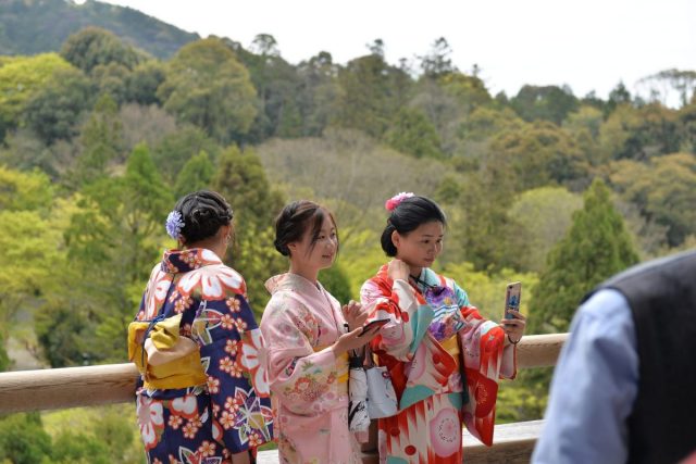 Southeast-Asia-Loses-Ground-with-Chinese-Travelers-as-Safety-Concerns.jpg Chinese tourists