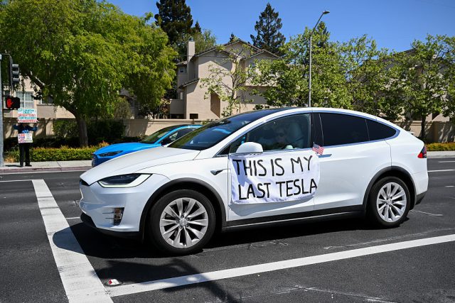 Teslas-board-reportedly-sought-a-successor-while-Musk-wheeled-around.jpg Tesla's board reportedly sought a successor while Musk wheeled around Washington