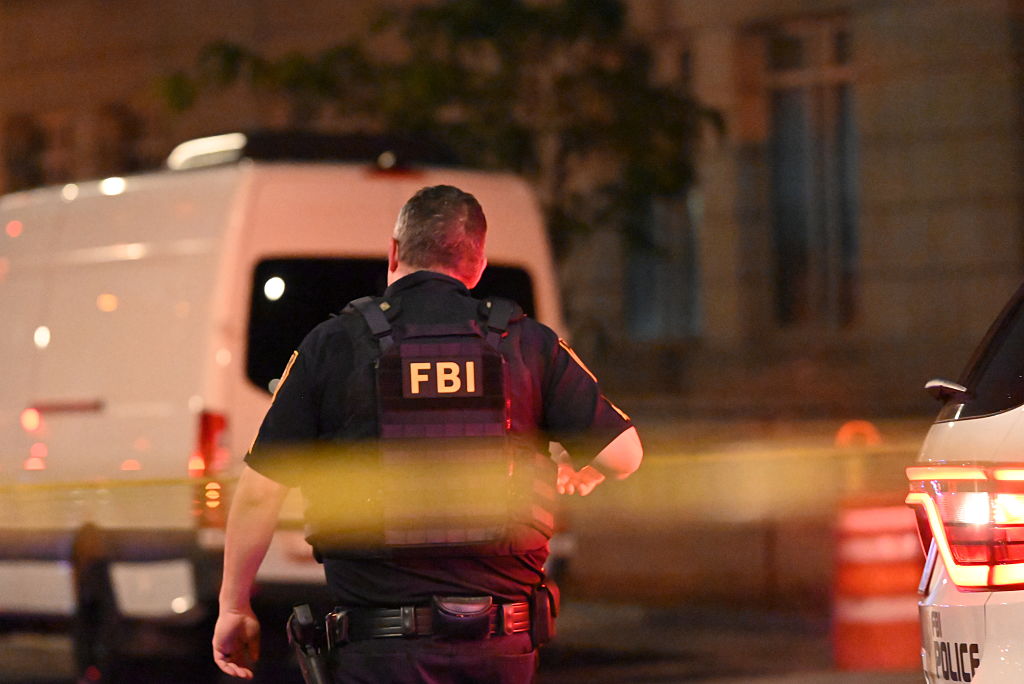 Two-Staffers-from-Israeli-Embassy-Killed-by-Gunman-in-Washington.jpg A man wearing body armor with his back turned.
