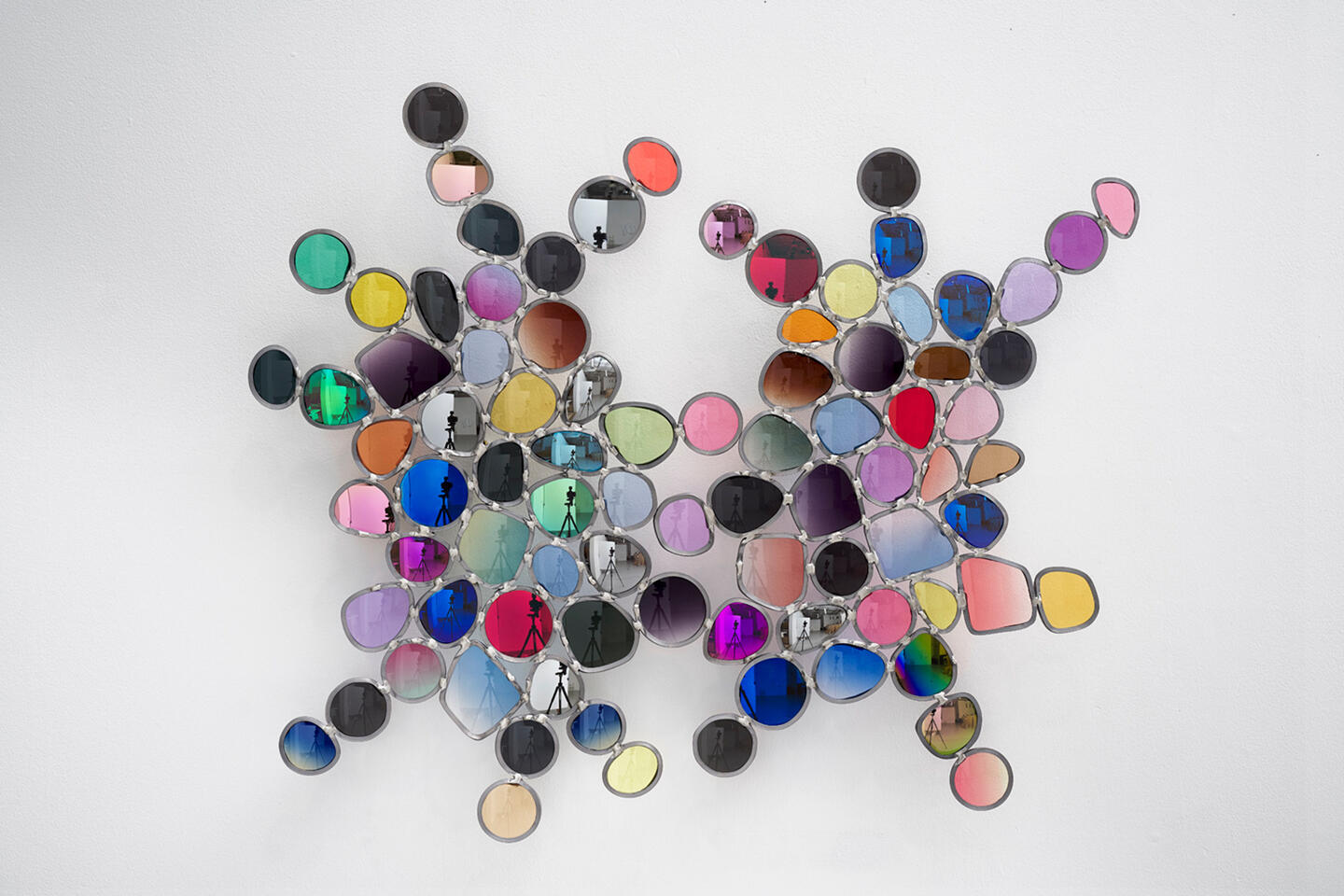 Jim Lambie, Infinity Mirror, 2024. Sunglasses lenses, lead came, 62 × 72 × 4.5 cm. Courtesy: Anton Kern
