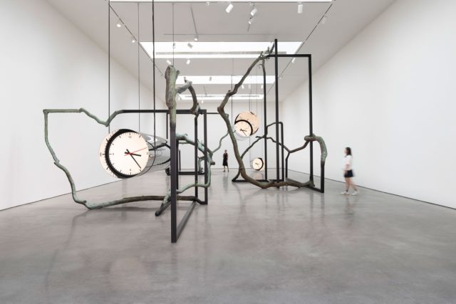 1750277643_Alicja-Kwade-Traps-Time-in-Perception-Warping-Exhibition.jpg Alicja Kwade Traps Time in Perception-Warping Exhibition
