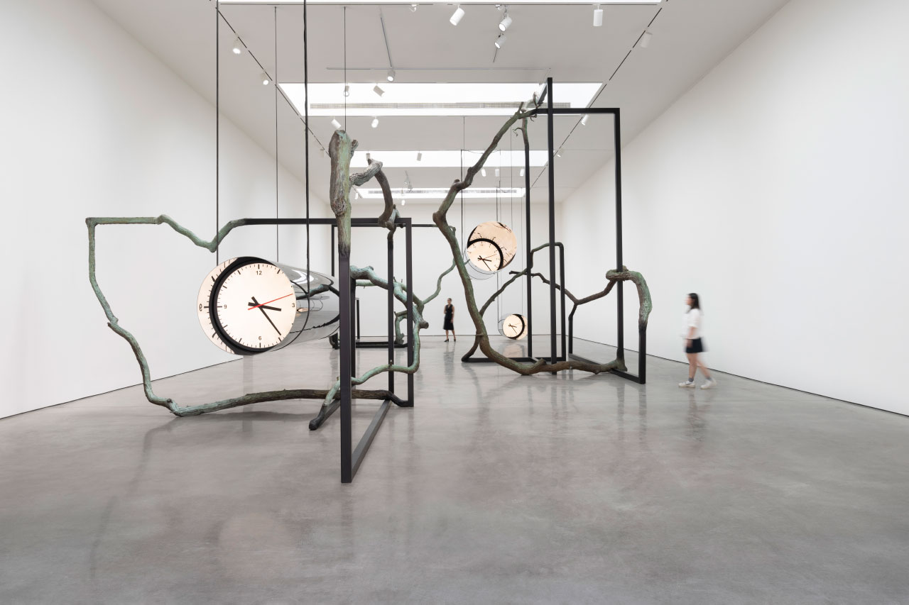 1750277643_Alicja-Kwade-Traps-Time-in-Perception-Warping-Exhibition.jpg Alicja Kwade Traps Time in Perception-Warping Exhibition