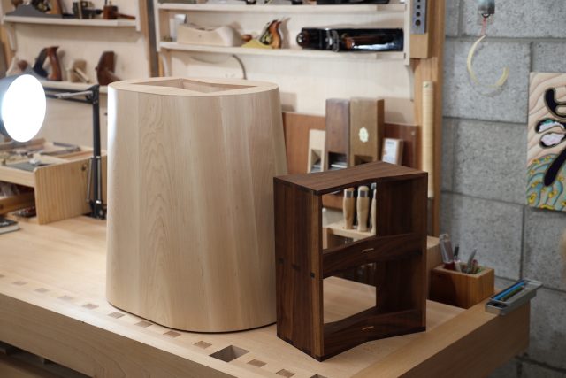 1751031723_Bugak-Is-a-Clever-Stool-That-Hides-a-Storage-Shelf.jpg Bugak Is a Clever Stool That Hides a Storage Shelf Inside