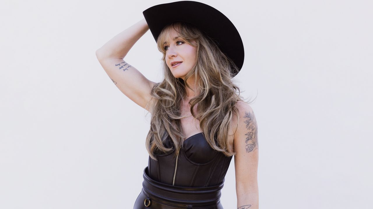 1751051164_Margo-Price-Announces-New-Album-Shares-Dont-Let-the-Bastards.jpeg Margo Price Announces New Album, Shares “Don’t Let the Bastards Get You Down” Video: Watch