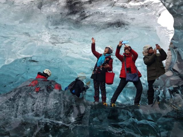 1751310005_Icelands-Glaciers-are-Melting-The-Impact-on-Tourism.jpg Iceland's Glaciers are Melting. The Impact on Tourism