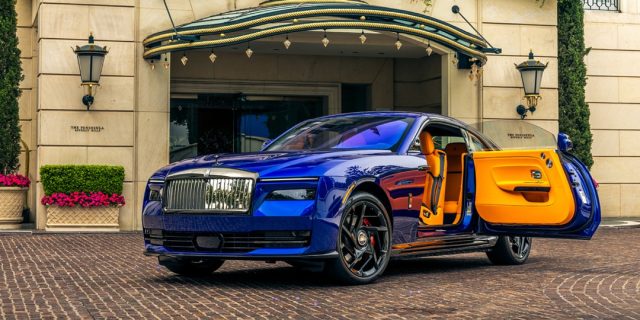 Rolls-Royce Black Badge Spectre Closer Look Photos