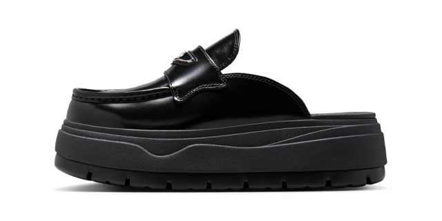 Air-Jordan-Mule-Loafer-BlackMetallic-Silver-HJ4292-001.jpg Air Jordan Mule Loafer "Black/Metallic Silver" HJ4292-001