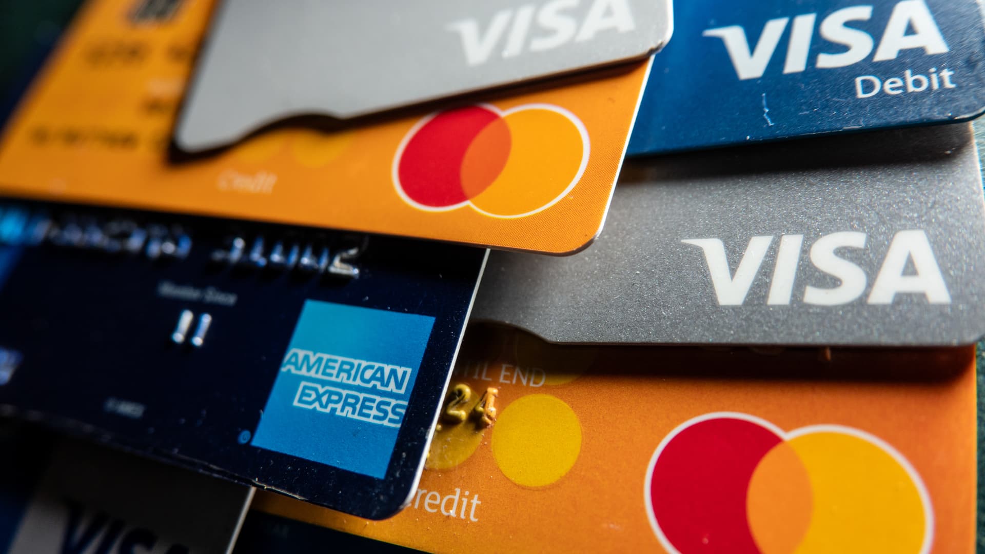 Amex-Platinum-Chase-Sapphire-get-2025-refresh.jpeg Amex Platinum, Chase Sapphire get 2025 refresh