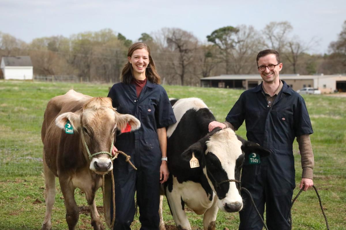 How-one-biotech-startup-is-betting-on-cows-and-winning.jpeg Hoofprint founders stand with two cows.