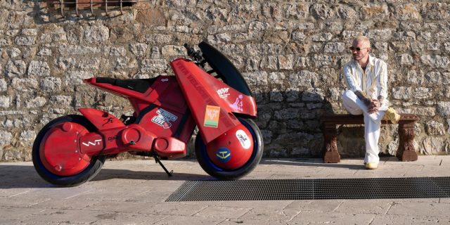 J-Balvins-First-Electric-Motorcycle-Is-Part-Sculpture-Part-Anime.jpg J Balvin's First Electric Motorcycle Is Part Sculpture, Part Anime