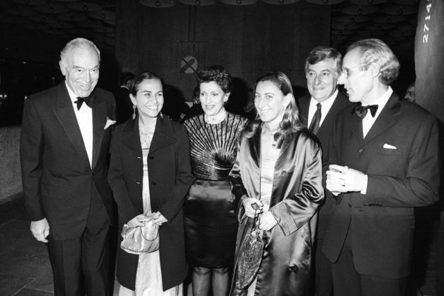 Leonard-Lauder-the-cosmetics-heir-and-billionaire-art-collector-dies.jpg Leonard and Evelyn Lauder and friends attend the 30th anniversary celebration of the Whitney Museum's Breuer Building on November 6, 1996 in New York. Article title: 'Eye: Widow's Pique (Photo by Fairchild Archive/Penske Media via Getty Images)