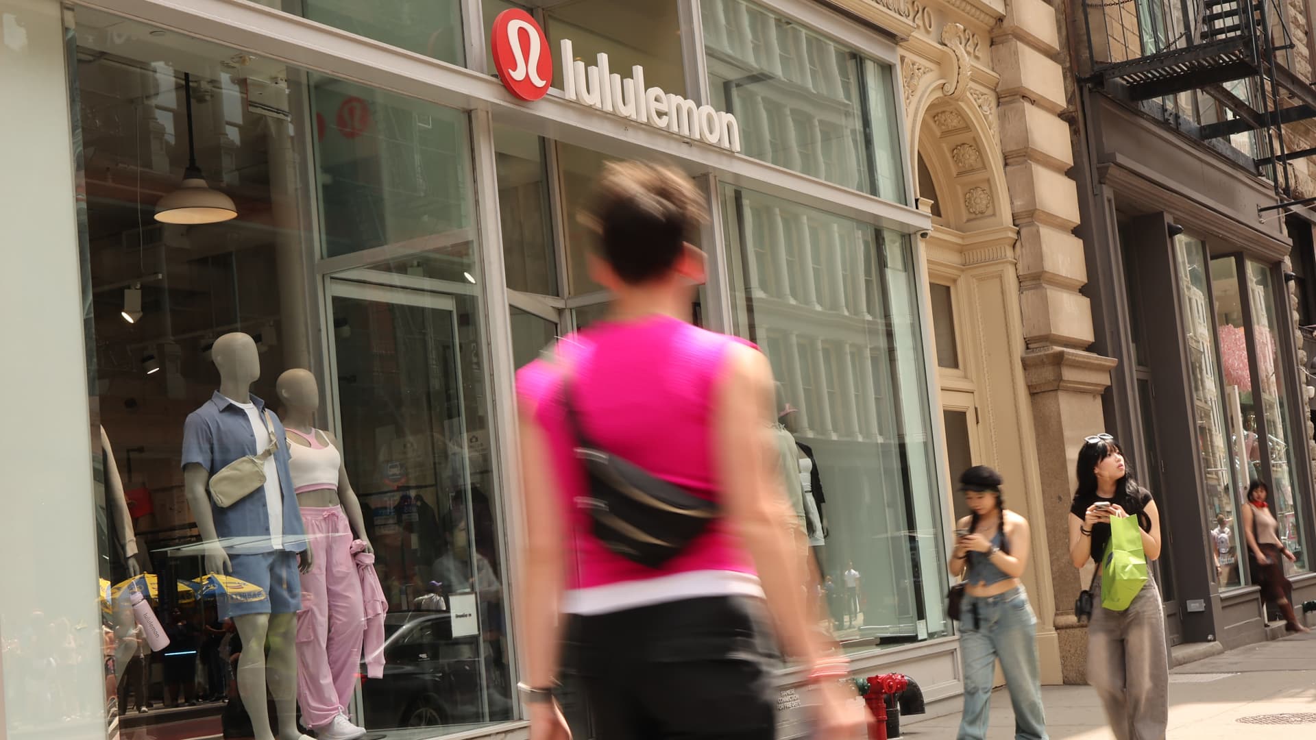 Lululemon-beats-on-Q1-2025-earnings-cuts-outlook.jpeg Lululemon beats on Q1 2025 earnings, cuts outlook